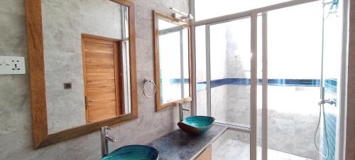 Island Life Maldives Retreat & Spa 5