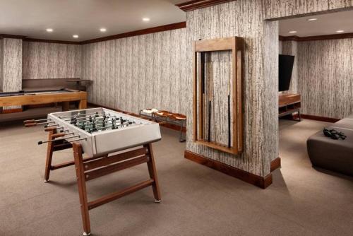 Platinum Vail Ritz-Carlton 3 Bedroom Mountain Residence Just One Block From The Eagle Bahn Gondola in Vail, USA