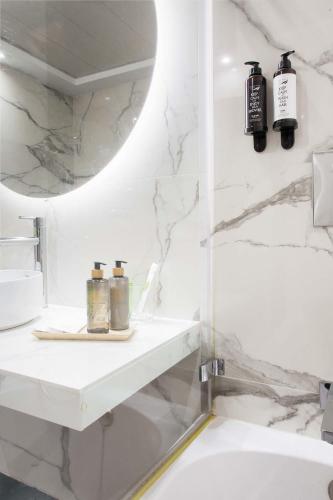 Apartosuites Jardines de Sabatini - image 9