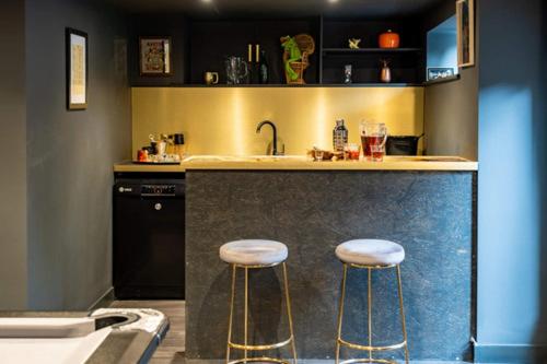 Ultimate glam, vintage central pad. Cool 70s bar., Bournemouth (fotografie 3)