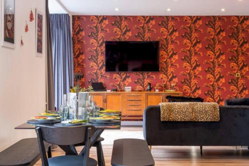 Ultimate glam, vintage central pad. Cool 70s bar., Bournemouth (fotografie 4)