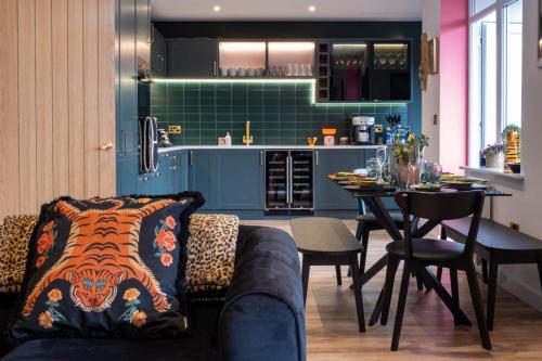 Ultimate glam, vintage central pad. Cool 70s bar., Bournemouth (fotografie 5)