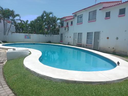 Condominio La Duquesa, Bonita alberca, casi en la puerta, WIFI, Agradable, Tranquilidad