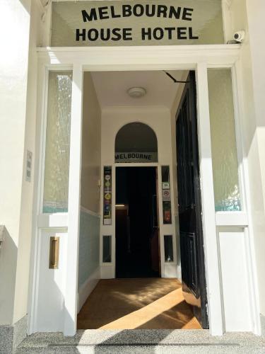 Melbourne House Hotel - image 10