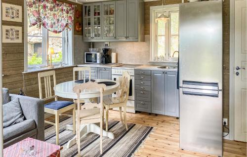 virtuve, 2 Bedroom Lovely Home In Vikbolandet in Arkosund