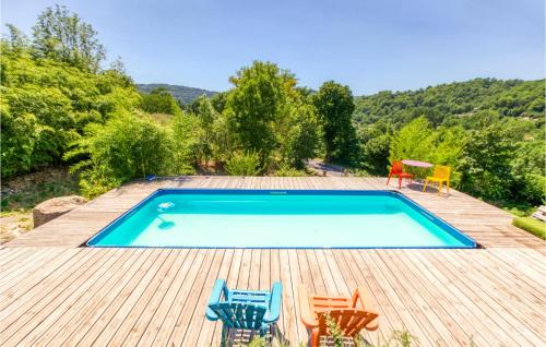 Maisons de vacances Nice Apartment In Saint Laurent Dolt With Wifi, Heated Swimming Pool And 2 Bedrooms
