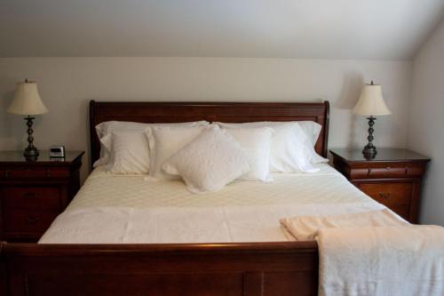 1 king bed, 1 sofa bed