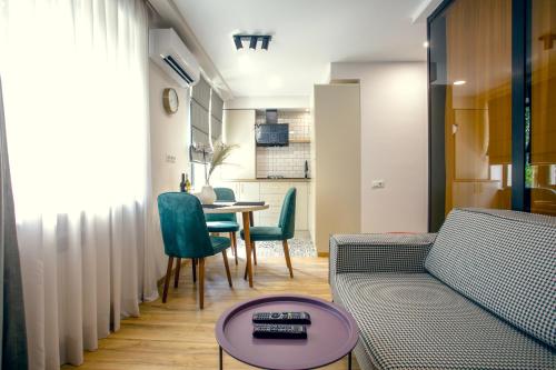 ELSE APARTMENT - Tap to explore photos