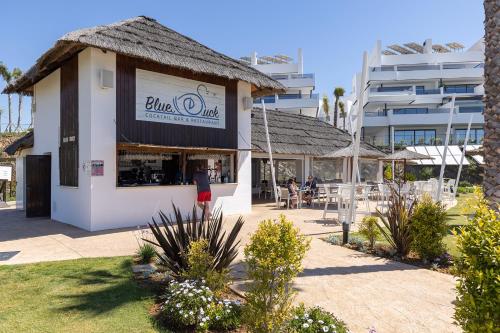 2 Bedroom Apartment @Estepona Hills With Sea View! in บาเอีย เด กาซาเรส