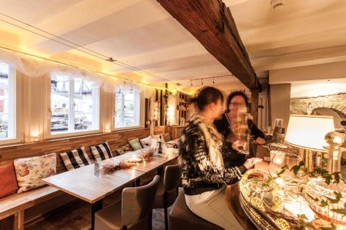 酒吧/高級酒吧, 艾爾特萌思羅曼蒂克酒店 (Romantik Hotel Alte Munze) in 戈斯拉爾市中心