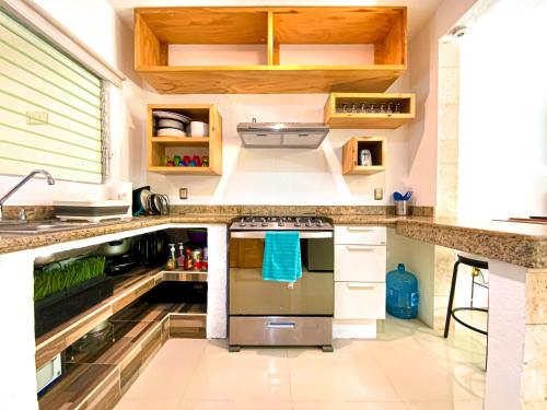 주방, Villa Selvática con Piscina Privada en Playa del Carmen (Villa Selvatica con Piscina Privada en Playa del Carmen) in 시티 센터