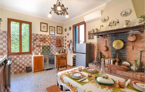  Amazing Home In Lido Di Venezia With Kitchen in Lido di Venezia