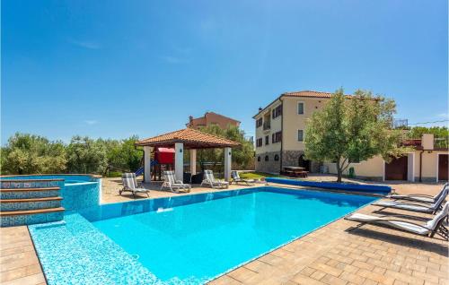  Nice Home In Sveti Vid Dobrinjski With 6 Bedrooms, Wifi And Heated Swimming Pool, Pension in Gostinjac