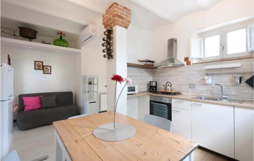  Beautiful Home In Arcevia With House A Panoramic View in Arcevia