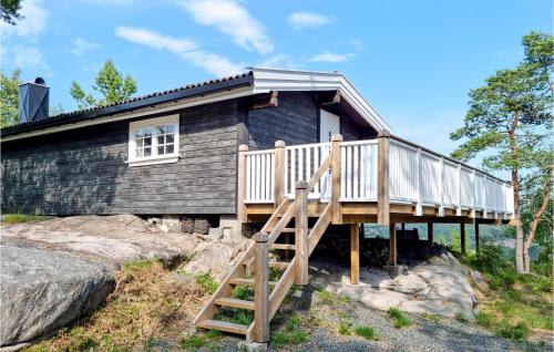 . 1 Bedroom Beautiful Home In Lyngdal