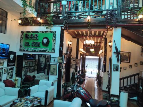 Hotel el Che No apto para corruptos in Azogues