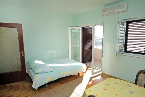 Apartments by the sea Bilo Primosten - 4806 - image 12