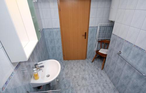 Apartment Jezera 5057b - image 2