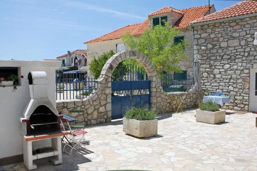 Apartment Jezera 5057b - image 3