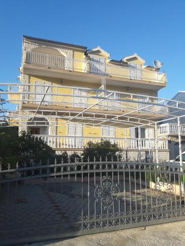  Apartments with a parking space Grebastica, Sibenik - 4882 in Bašelovići