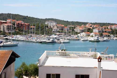 Apartments by the sea Jezera Murter - 5063 - image 3