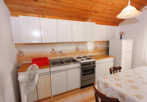 Apartment Jezera 5093a - image 2