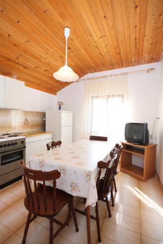 Apartment Jezera 5093a - image 3