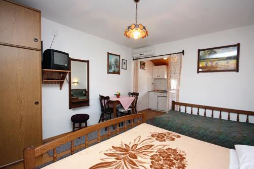 Studio with Terrace and Sea View image 8
