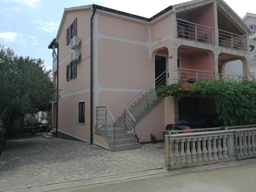 Apartments with a parking space Jezera Murter - 5133 - image 2