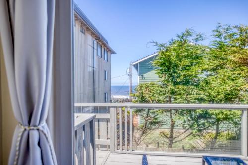 Beachlandia - image 14