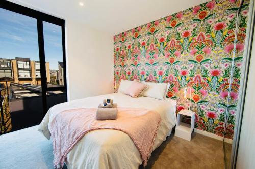 Funk in the City - Luxury Laneway Apartment with 2 Bedrooms, 2 Bathrooms and Single Garage