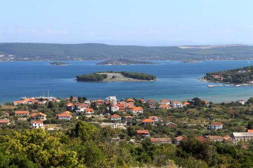 Apartments by the sea Mrljane Pasman - 8463 - image 2