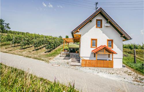 Awesome Home In Gaas Weinberg With House A Panoramic View - Gaas