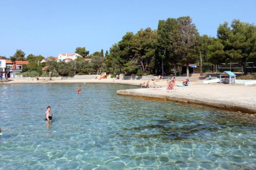  Apartments by the sea Banj, Pasman - 8242 in Ždrelac
