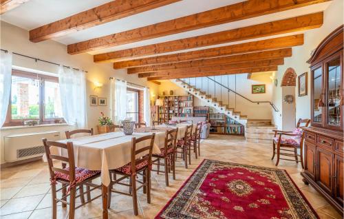 Restorāns, 4 Bedroom Lovely Home In Lequio Tanaro in Lequio Tanaro