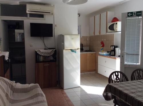 Three-Bedroom Apartment with Terrace and Sea View room in Apartments by the sea Murter - 5125