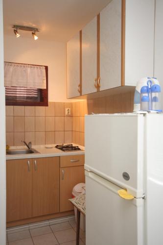 Three-Bedroom Apartment with Terrace and Sea View image 4