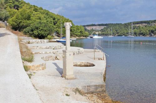 Holiday house with a parking space Bobovisca, Brac - 11435