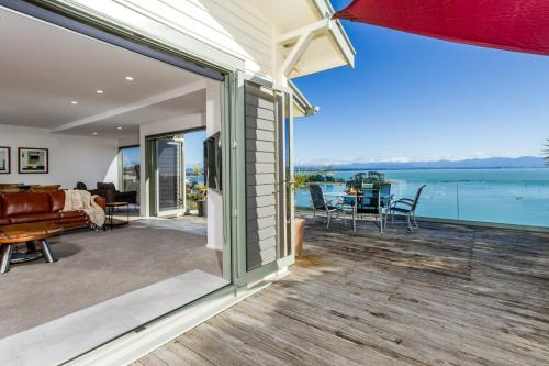 View, Harbour View - Three in Stepneyville