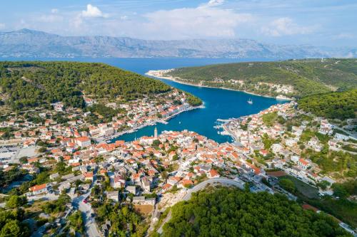 Apartments by the sea Pucisca Brac - 11263 - image 9