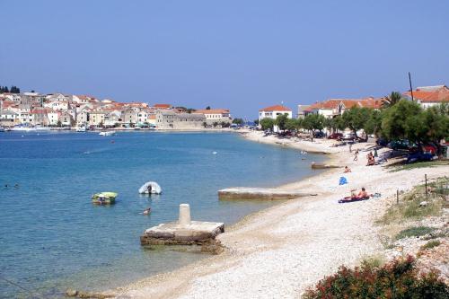 Apartments by the sea Primosten - 4177 - image 3