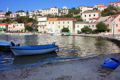 Apartments by the sea Povlja, Brac - 12362 in Povlja