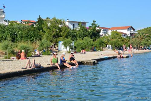  Apartments with a parking space Pirovac, Sibenik - 13977 in Pirovac