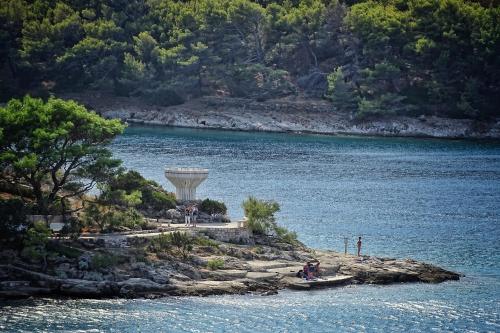 Secluded holiday house Povlja Brac - 14500 - image 13