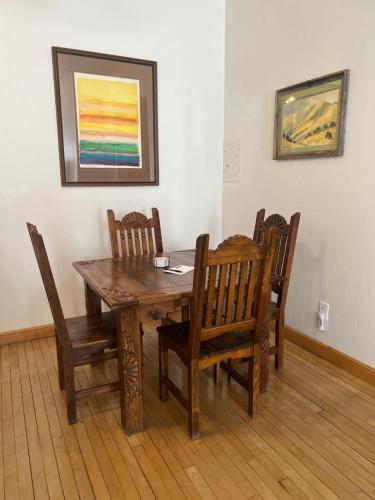 Canyon Rose Suites - image 4
