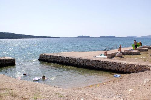  Apartments by the sea Zablace, Sibenik - 4222 in Zablaće