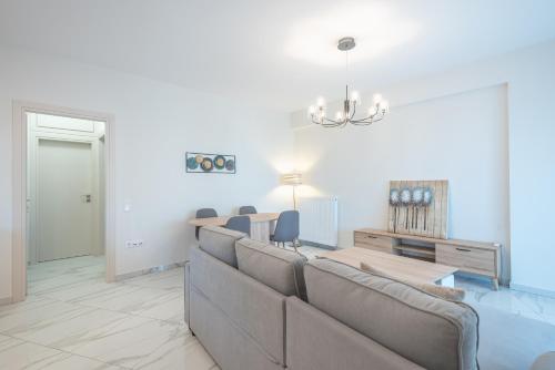 Newly renovated apt in the heart of Kerameikos 2
