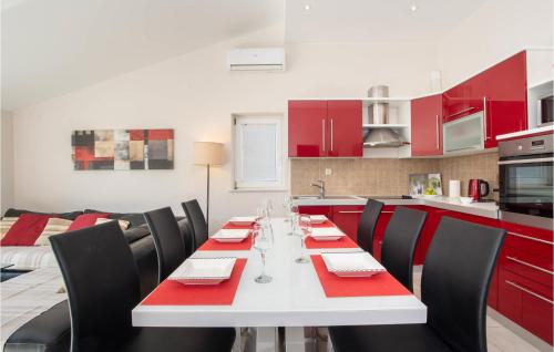 廚房, Three-Bedroom Apartment In Ostrvica in 奧斯特維卡