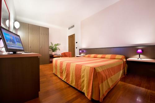 2 twin beds