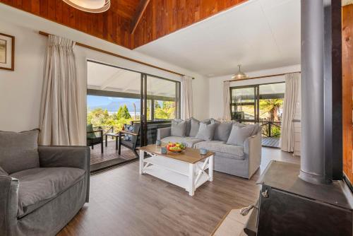 外觀, Splendour on Spencer - Lake Tarawera Holiday Home in 塔拉韋拉湖